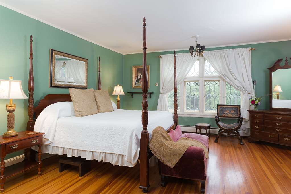 Seven Hills Inn Lenox Room photo